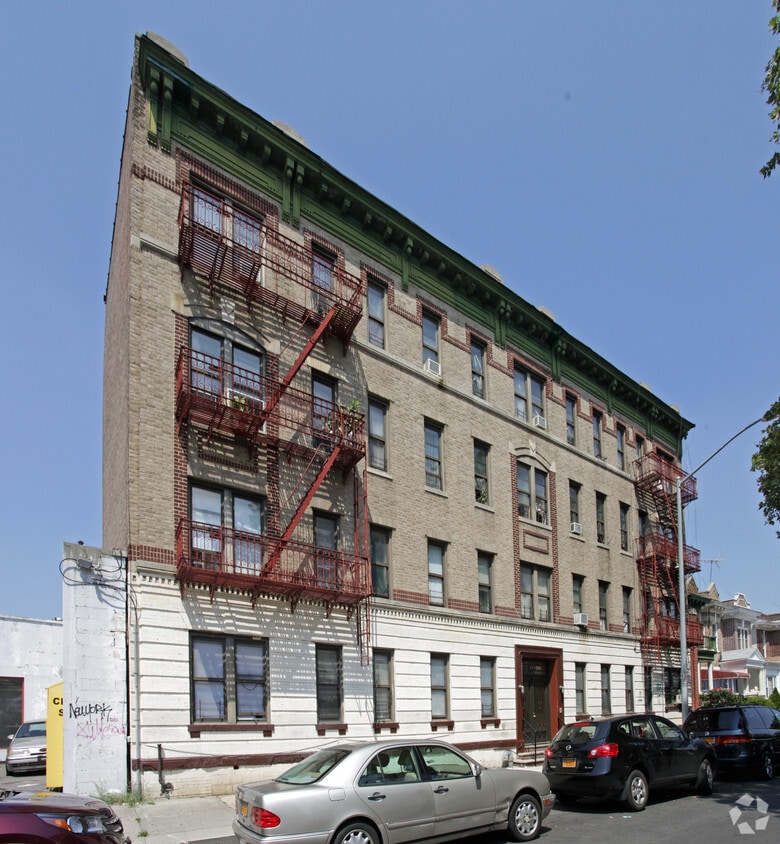 Building Photo - 370 E 23rd St