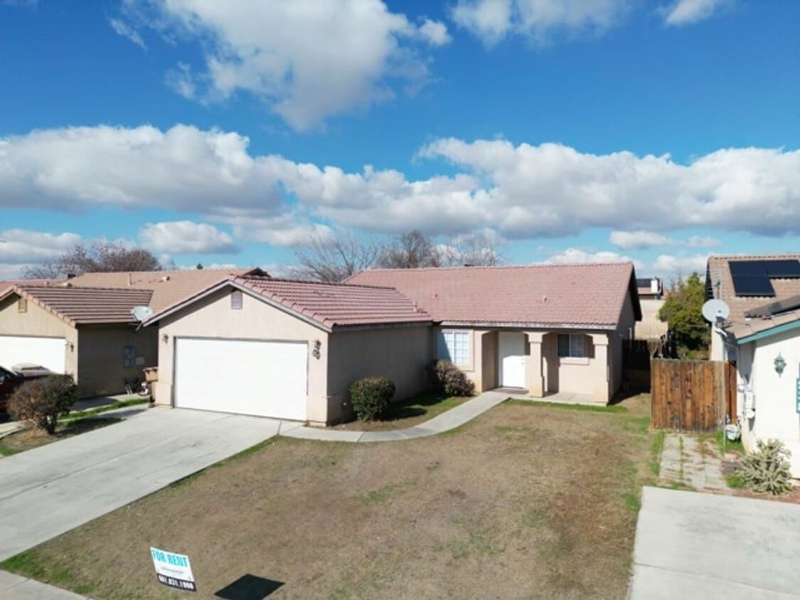 Foto del edificio - Cozy 4-Bedroom Home in North Bakersfield