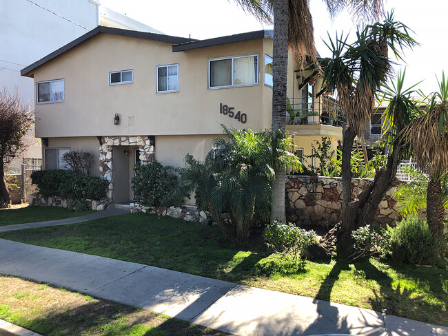 Foto del edificio - 18540 Chase St