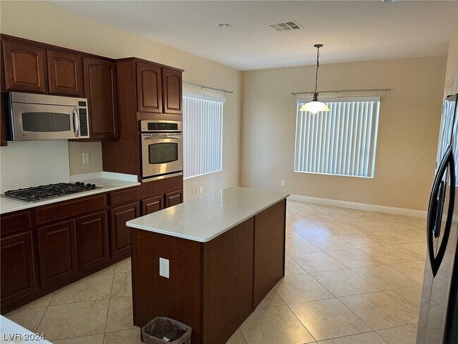 Building Photo - 2185 Bliss Corner St