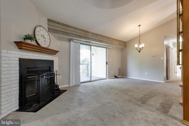 Foto del edificio - 206 Spring Maiden Ct