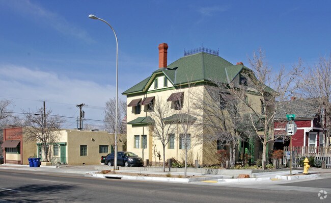 Primary Photo - 421 Edith Blvd SE