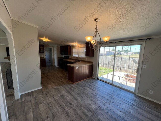 Foto del edificio - Spacious 3 bedrooms 2 baths home- Storage ...