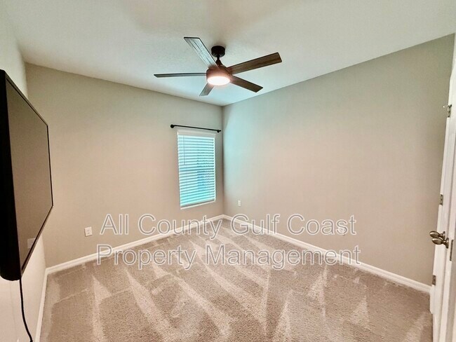 Building Photo - 12831 Oak Hill Way