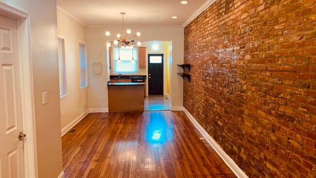 Foto del edificio - 240 S Highland Ave