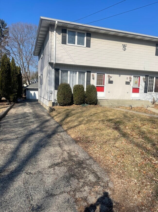 Foto del edificio - 9 Railroad St