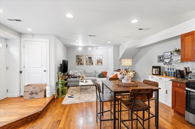 Building Photo - 2 bedroom in Chicago IL 60642