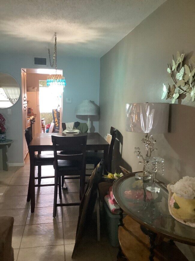 Dining room - 10032 65th Ave N