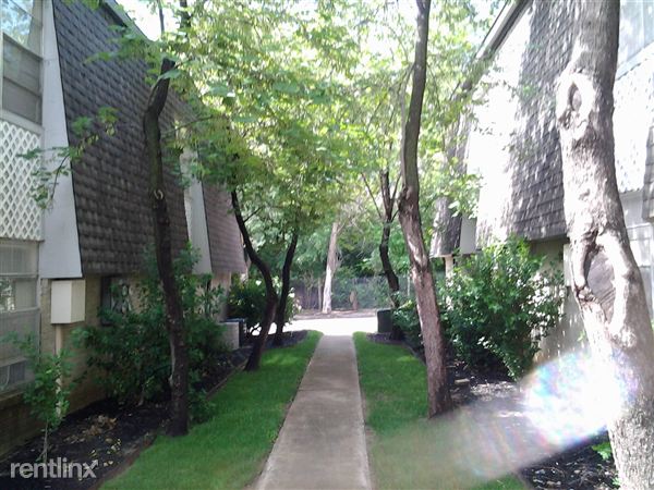 Building Photo - 1901 N Minnie Ln