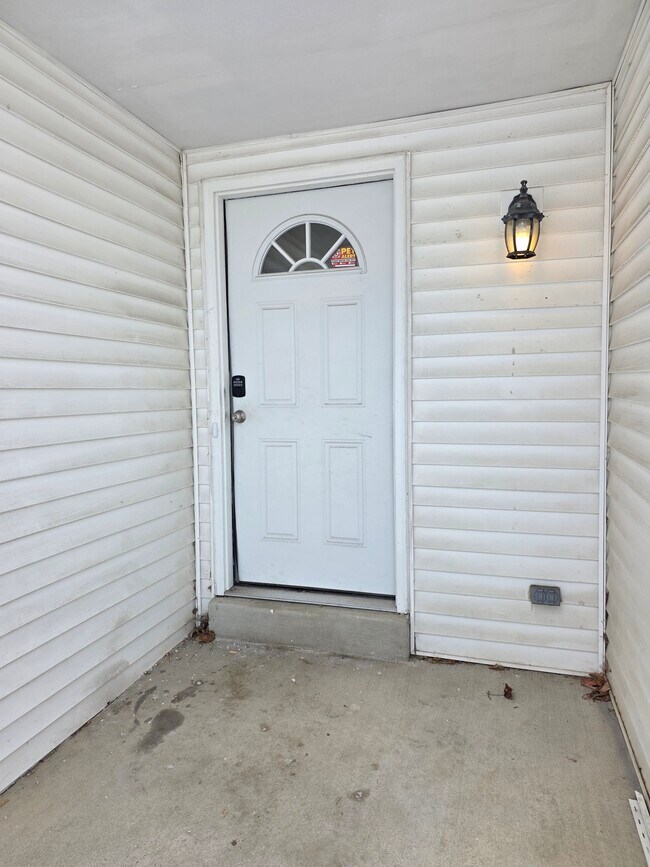 Puerta principal - 2002 Madera St