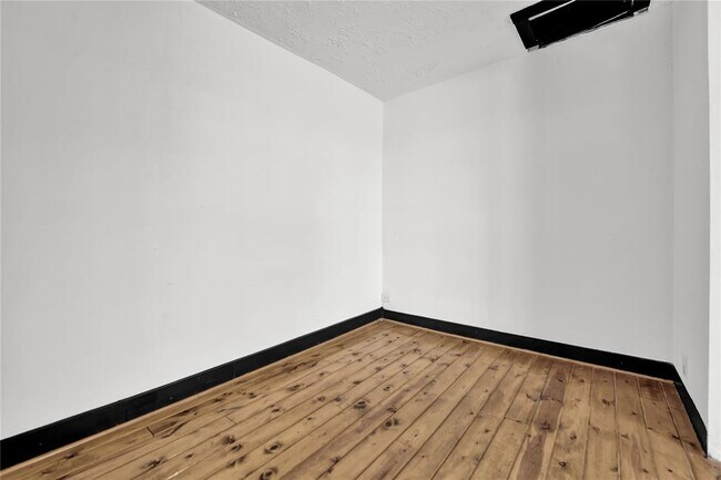 Building Photo - 1504 Luzon St