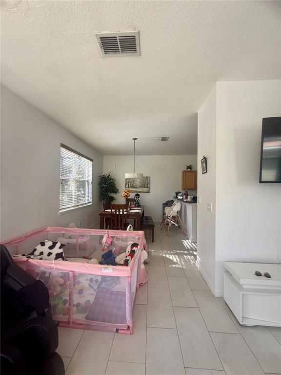 Building Photo - 1008 Royal Ridge Dr