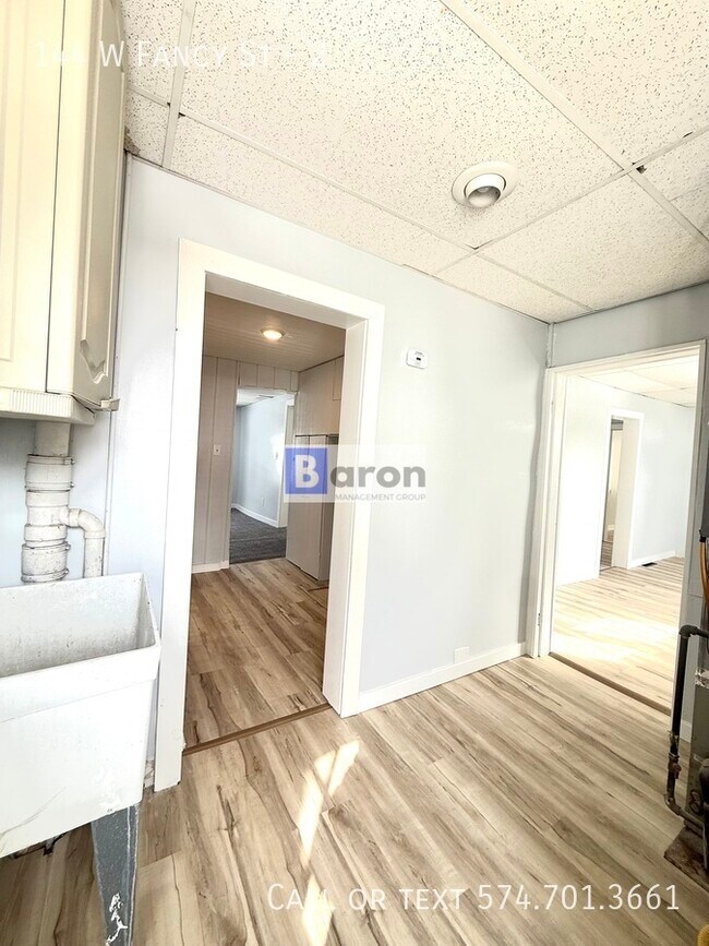 Foto del edificio - 144 W Fancy St