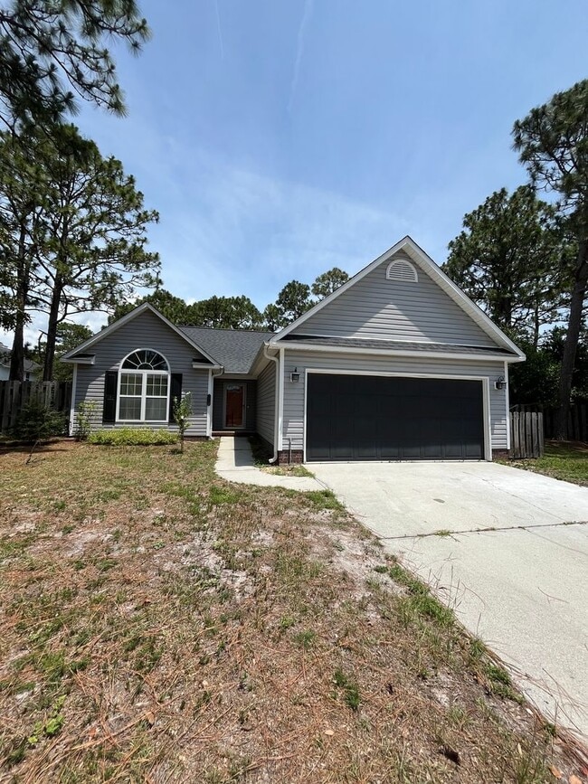 Building Photo - Discover this well-maintained 3-bedroom, 2-bath home in Wilmington, NC