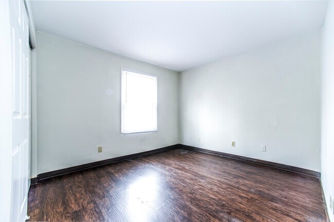Building Photo - 152 W Lee St