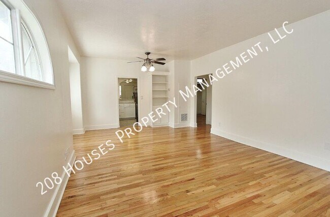 Building Photo - Charming Single-Level Bench Home