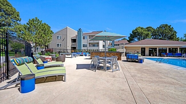 Building Photo - Grove at City Center