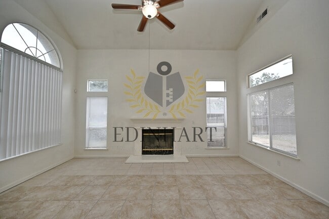 Foto del edificio - 2233 E Christopher Dr