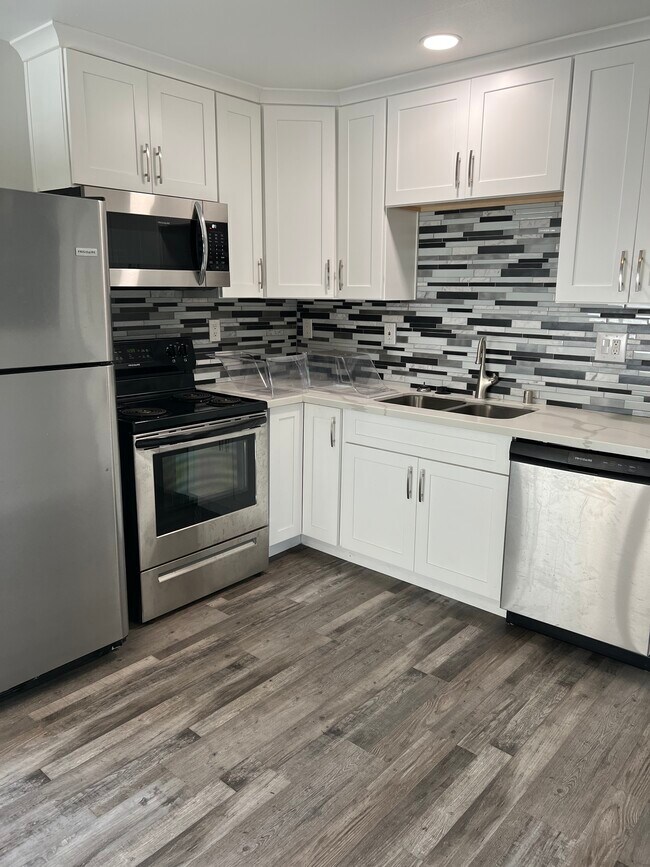 Building Photo - 5498 Carlson Dr