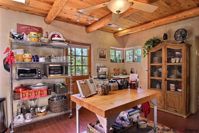 Foto del edificio - 1854 Griegos Rd NW