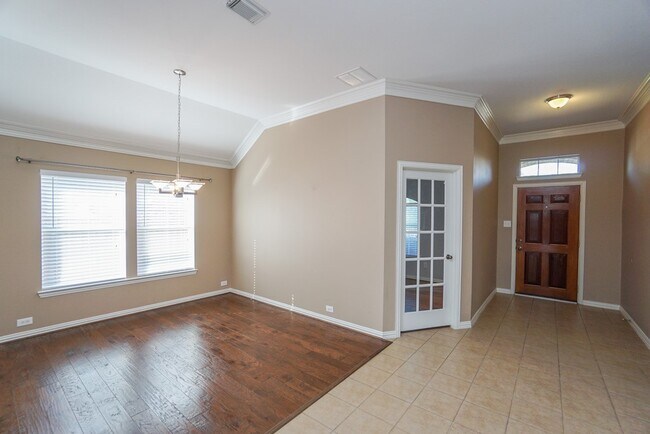 Foto del edificio - 7102 Thistlewood Park Ct