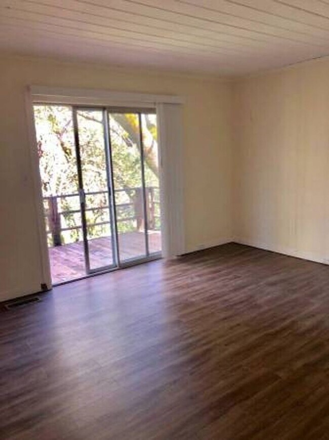 Foto del edificio - 2 Bedroom 1 Bath Log Home on Fitch Mt., He...