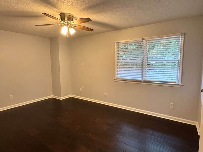 Foto del edificio - 3 Bedroom, 2.5 Bathroom Townhouse in Greensboro, NC!