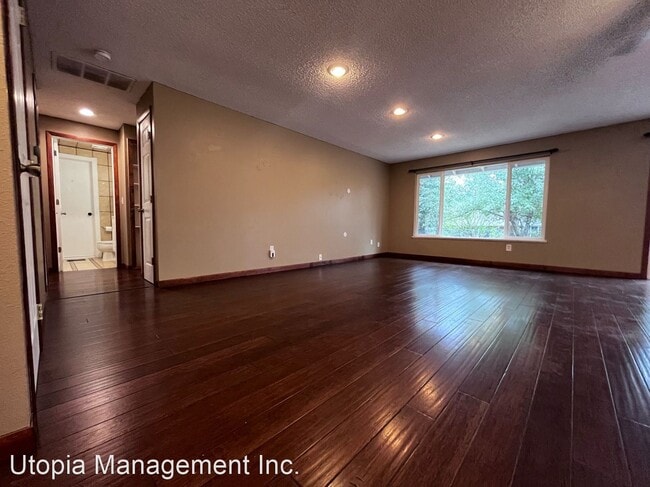 Building Photo - 4 br, 2 bath House - 824 SE 207th Ave.