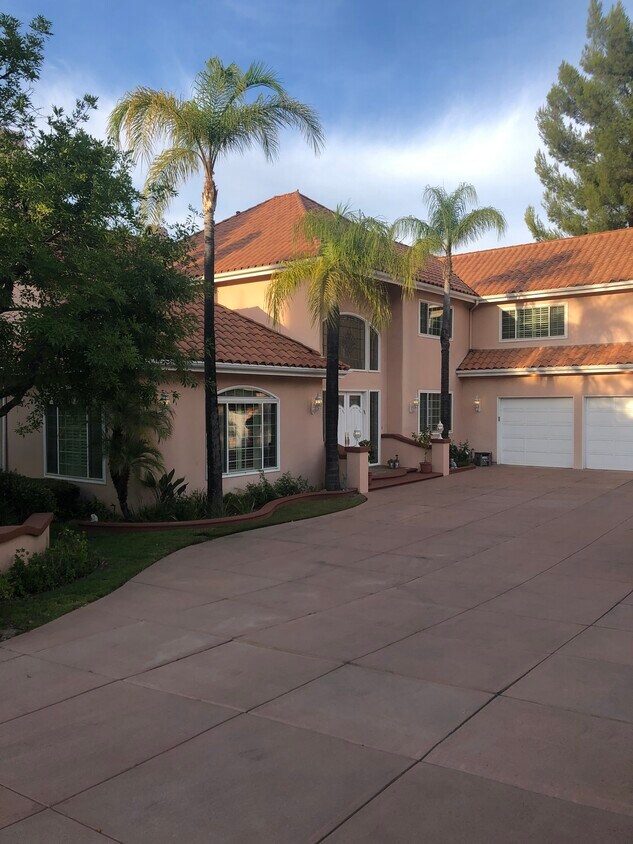 Primary Photo - 22359 N Summit Ridge Cir