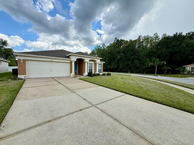 Building Photo - 5855 Count Turf Ln