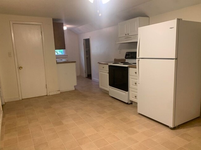 Building Photo - 354A Main, 8