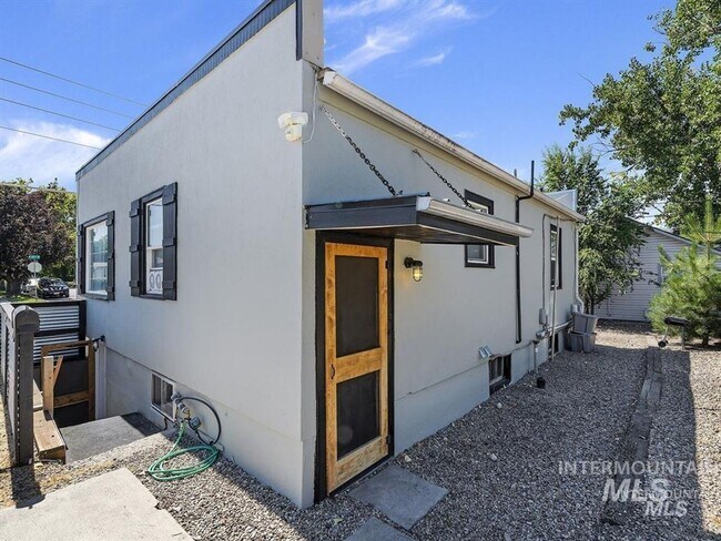 Foto del edificio - Top unit of Duplex