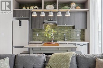 Building Photo - 705 Davis Dr