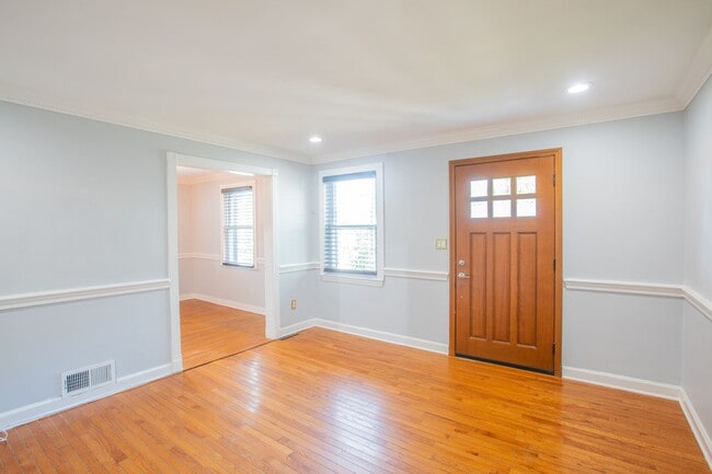 Building Photo - Beautiful 4 BR/2 BA Single-Family Home in ...