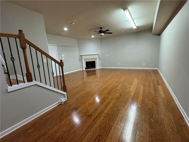 Building Photo - 10905 Brunson Dr