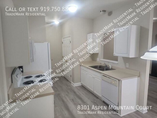 Foto del edificio - Spacious 3-Bedroom, 2.5-Bathroom Home with...