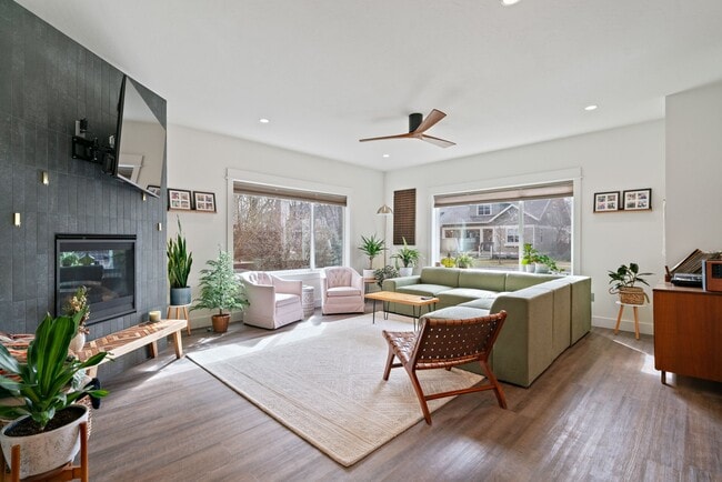 Building Photo - 4451 Alexander St