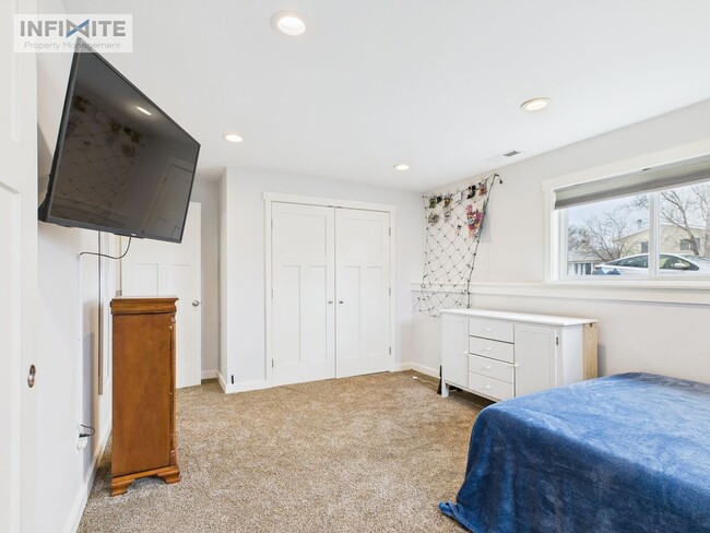 Building Photo - Great Four Bedroom!