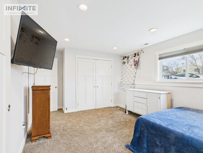 Foto del edificio - Great Four Bedroom!