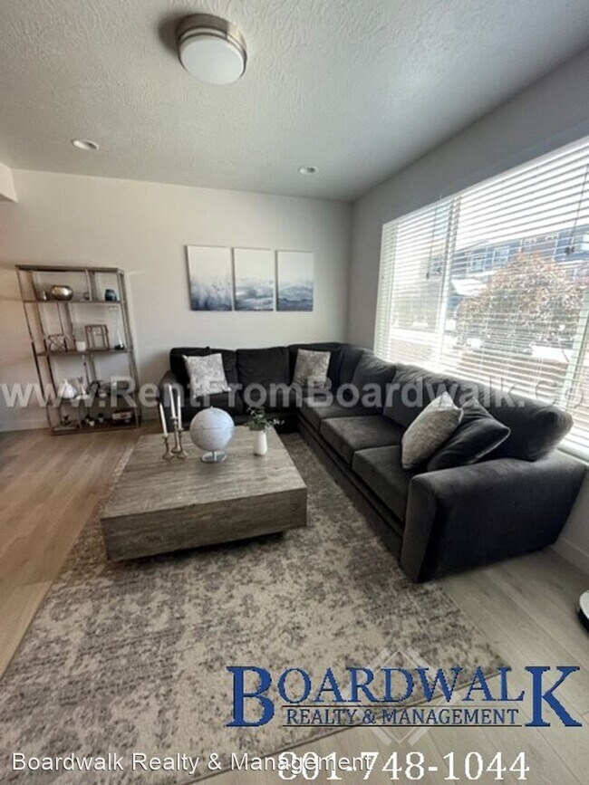 Building Photo - 4 br, 3 bath House - 1011 W Cyan Valley Way