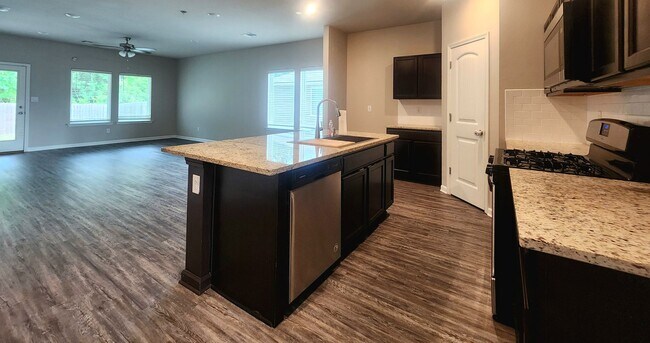 Foto del edificio - 4 bed 3 bath home in Walker