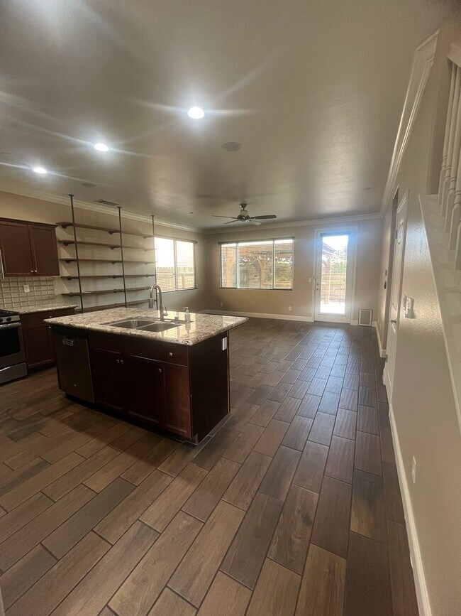 Foto del edificio - Two Story Home Move In Ready located in Avalon Gated Community!!!