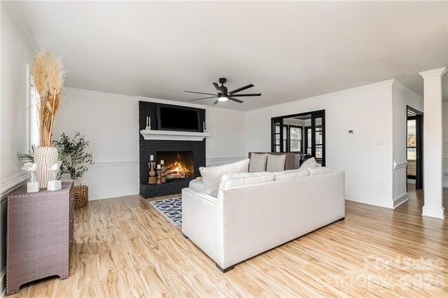 Foto del edificio - 8823 Dartmoor Pl