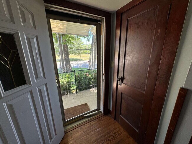 Building Photo - MODERN 3-BEDROOM HOME YOU DON’T WANT TO MISS!