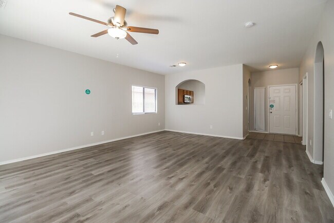 Foto del edificio - 933 W Carter Rd