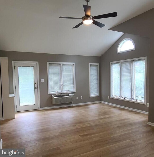 Foto del edificio - 703 N Mansfield St