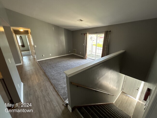 Building Photo - W168N11030 Ashbury Cir