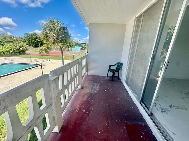 Foto del edificio - 15600 NW 7th Ave