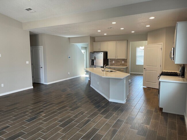 Building Photo - Wonderful Updated Home