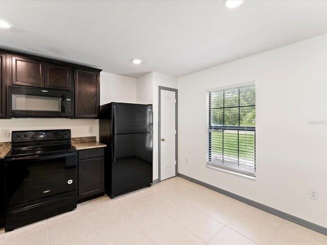 Building Photo - 2671 Fair Oaks Dr